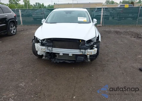 2020 Ford Fusion Hybrid Titanium z USA, uszkodzony, nr VIN 3FA6P0RUXLR139574